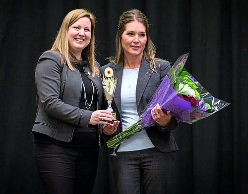 SUBMITTED PHOTO

L-R: Sarah Guillemard (MLA for Fort Richmond) and the recipient of the Distinguished Woman Award, Lynn Kjartanson (RBC Kirkbridge branch manager, at the Manitoba Chinese Women's Association's annual International Women's Day celebration on March 10, 2018. (See Social Page)