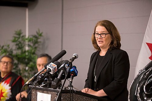 MIKAELA MACKENZIE / WINNIPEG FREE PRESS
Jane Philpott, Minister of Indigenous Services, announces funding to support Ndinawe Youth Resource Centre expansion in memory of Tina Fontaine in Winnipeg on Tuesday, March 27, 2018.
Mikaela MacKenzie / Winnipeg Free Press 27, 2018.