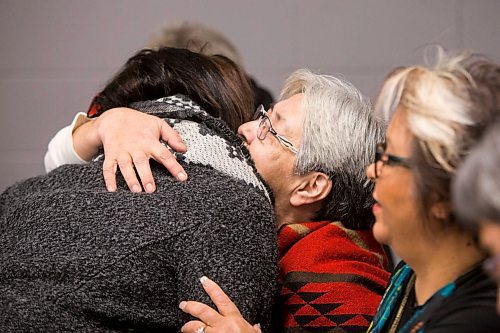 MIKAELA MACKENZIE / WINNIPEG FREE PRESS
Thelma Favel hugs Chief Sheila North before a funding announcement in memory of Tina Fontaine at the Ndinawe Youth Resource Centre in Winnipeg on Tuesday, March 27, 2018.
Mikaela MacKenzie / Winnipeg Free Press 27, 2018.