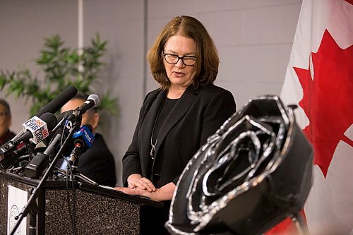 MIKAELA MACKENZIE / WINNIPEG FREE PRESS
Jane Philpott, Minister of Indigenous Services, announces funding to support Ndinawe Youth Resource Centre expansion in memory of Tina Fontaine in Winnipeg on Tuesday, March 27, 2018.
Mikaela MacKenzie / Winnipeg Free Press 27, 2018.