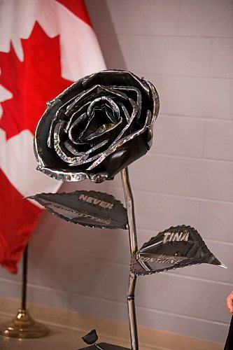 MIKAELA MACKENZIE / WINNIPEG FREE PRESS
A rose that two students, Trinity Harry and Joseph Ginter, made in tribute to Tina Fontaine will stay in the Ndinawe Youth Resource Centre expansion in Winnipeg on Tuesday, March 27, 2018.
Mikaela MacKenzie / Winnipeg Free Press 27, 2018.