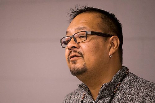MIKAELA MACKENZIE / WINNIPEG FREE PRESS
Chief Kevin Hart speaks at a funding announcement supporting the Ndinawe Youth Resource Centre expansion in memory of Tina Fontaine in Winnipeg on Tuesday, March 27, 2018.
Mikaela MacKenzie / Winnipeg Free Press 27, 2018.