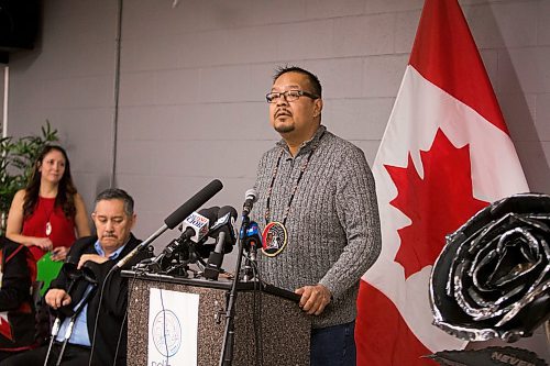 MIKAELA MACKENZIE / WINNIPEG FREE PRESS
Chief Kevin Hart speaks at a funding announcement supporting the Ndinawe Youth Resource Centre expansion in memory of Tina Fontaine in Winnipeg on Tuesday, March 27, 2018.
Mikaela MacKenzie / Winnipeg Free Press 27, 2018.