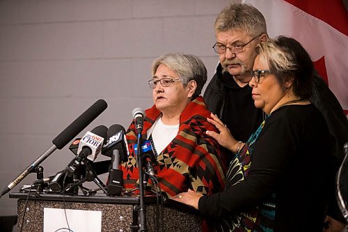 MIKAELA MACKENZIE / WINNIPEG FREE PRESS
Thelma Favel (left) speaks as her husband, Joe, and Sagkeeng councillor Marilyn Courchene support her after Jane Philpott, Minister of Indigenous Services, announced funding to support Ndinawe Youth Resource Centre expansion in memory of Tina Fontaine in Winnipeg on Tuesday, March 27, 2018.
Mikaela MacKenzie / Winnipeg Free Press 27, 2018.