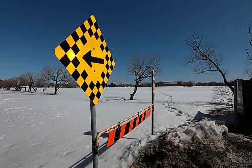 RUTH BONNEVILLE  /  WINNIPEG FREE PRESS

Photo taken near Edgeland Blvd looking eastward toward Kapyong building on Kenaston Blvd. just north of Grant.  Photos of residences on the west side of Kapyong Barracks for story on comments from the residences about the future use of the land.

March 27,  2018