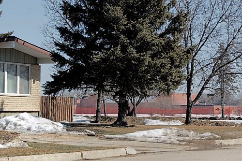 RUTH BONNEVILLE / WINNIPEG FREE PRESS

Photo taken near Edgeland Blvd looking eastward toward Kapyong building on Kenaston Blvd. just north of Grant.  For story on comments from the residences about the future use of the land.

March 27,  2018