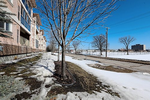 WINNIPEG FREE PRESS

Photo of condominium housing complex on the west side of Kapyong Barracks for story on comments from the residences in area around the barracks  about the future use of the land.  Generic shot of area for story.  

March 27,  2018