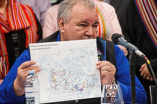 MIKE DEAL / WINNIPEG FREE PRESS
David Chartrand, president of the Manitoba Metis Federation, holds up a map of Canada dotted with markers showing the locations of dozens of mining agreements various provincial and federal governments have signed with Indigenous organizations during an announcement regarding the MMF's decision to authorize legal proceedings against the Manitoba government, saying it breached the honour of the Crown and the Kwaysh-kin-na-mihk la paazh agreement, commonly known as the "Turning the Page Agreement." The agreement was signed by the MMF, Manitoba Hydro and the Manitoba Government in November of 2014.
180328 - Wednesday, March 28, 2018.