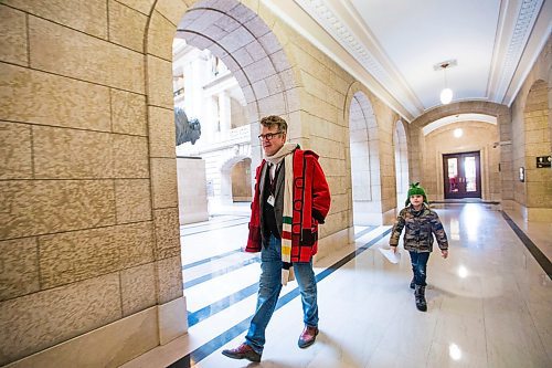 MIKAELA MACKENZIE / WINNIPEG FREE PRESS
Manitoba liberal leader Dougald Lamont and his son, Rufus, walk into the Manitoba Legislative Building in Winnipeg on Wednesday, March 28, 2018.
Mikaela MacKenzie / Winnipeg Free Press 28, 2018.