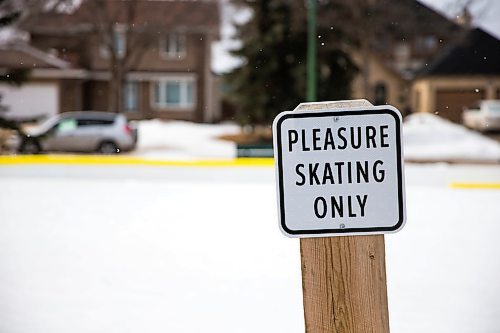 MIKAELA MACKENZIE / WINNIPEG FREE PRESS
A homemade community rink on Chalfont Rd. just south of Grant Ave. in Winnipeg on Wednesday, March 28, 2018.
Mikaela MacKenzie / Winnipeg Free Press 28, 2018.