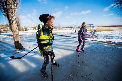 MIKAELA MACKENZIE / WINNIPEG FREE PRESS
Caleb (left) and Kyla Nobel play a game of hockey in their boots on their backyard rink in Transcona in Winnipeg on Wednesday, March 28, 2018.
Mikaela MacKenzie / Winnipeg Free Press 28, 2018.