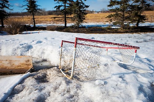 MIKAELA MACKENZIE / WINNIPEG FREE PRESS
Backyard rinks in Transcona in Winnipeg on Wednesday, March 28, 2018.
Mikaela MacKenzie / Winnipeg Free Press 28, 2018.