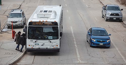 MIKE DEAL / WINNIPEG FREE PRESS
A Winnipeg Transit bus in downtown traffic.
180329 - Thursday, March 29, 2018.