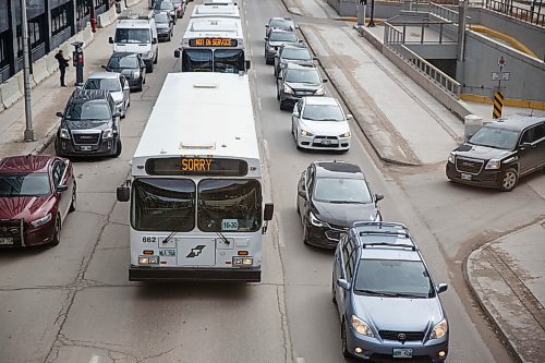 MIKE DEAL / WINNIPEG FREE PRESS
A Winnipeg Transit bus in downtown traffic.
180329 - Thursday, March 29, 2018.