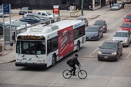 MIKE DEAL / WINNIPEG FREE PRESS
A Winnipeg Transit bus in downtown traffic.
180329 - Thursday, March 29, 2018.