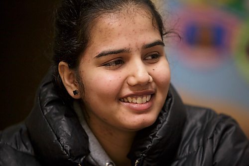 MIKE DEAL / WINNIPEG FREE PRESS
Keeratpal Jaura and about thirty-five youth take part in the employment preparation program at NEEDS Inc. Thursday.
180329 - Thursday, March 29, 2018.