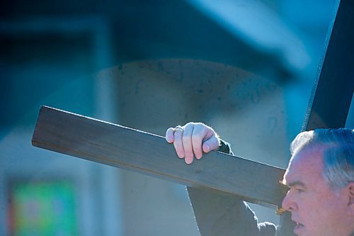 MIKAELA MACKENZIE / WINNIPEG FREE PRESS
Archbishop Richard Gagnon leads the Way of the Cross march near the St. Vital Catholic Church in Winnipeg on Friday, March 30, 2018. 
Mikaela MacKenzie / Winnipeg Free Press 30, 2018.