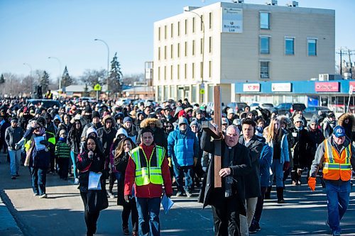 MIKAELA MACKENZIE / WINNIPEG FREE PRESS
Archbishop Richard Gagnon leads the Way of the Cross march near the St. Vital Catholic Church in Winnipeg on Friday, March 30, 2018. 
Mikaela MacKenzie / Winnipeg Free Press 30, 2018.