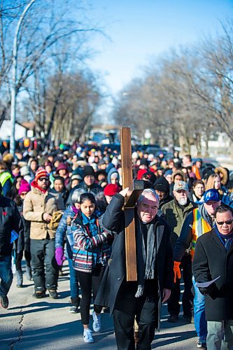 MIKAELA MACKENZIE / WINNIPEG FREE PRESS
Archbishop Richard Gagnon leads the Way of the Cross march near the St. Vital Catholic Church in Winnipeg on Friday, March 30, 2018. 
Mikaela MacKenzie / Winnipeg Free Press 30, 2018.