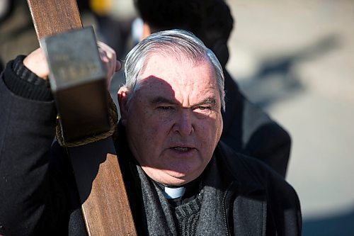 MIKAELA MACKENZIE / WINNIPEG FREE PRESS
Archbishop Richard Gagnon leads the Way of the Cross march near the St. Vital Catholic Church in Winnipeg on Friday, March 30, 2018. 
Mikaela MacKenzie / Winnipeg Free Press 30, 2018.