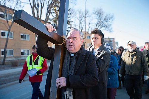 MIKAELA MACKENZIE / WINNIPEG FREE PRESS
Archbishop Richard Gagnon leads the Way of the Cross march near the St. Vital Catholic Church in Winnipeg on Friday, March 30, 2018. 
Mikaela MacKenzie / Winnipeg Free Press 30, 2018.