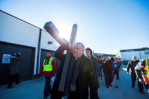 MIKAELA MACKENZIE / WINNIPEG FREE PRESS
Archbishop Richard Gagnon leads the Way of the Cross march near the St. Vital Catholic Church in Winnipeg on Friday, March 30, 2018. 
Mikaela MacKenzie / Winnipeg Free Press 30, 2018.