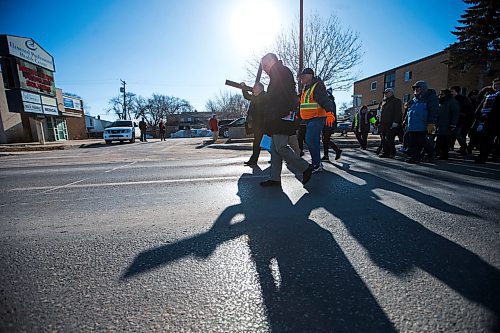 MIKAELA MACKENZIE / WINNIPEG FREE PRESS
Archbishop Richard Gagnon leads the Way of the Cross march near the St. Vital Catholic Church in Winnipeg on Friday, March 30, 2018. 
Mikaela MacKenzie / Winnipeg Free Press 30, 2018.