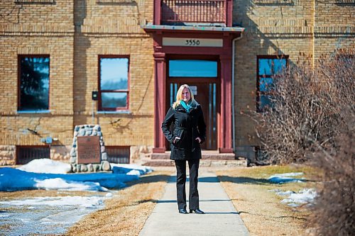 MIKAELA MACKENZIE / WINNIPEG FREE PRESS
Councillor Cheryl Christian poses in front of the municipal building in West St. Paul in Winnipeg on Friday, March 30, 2018. Christian has been trying to get the Association of Manitoba Municipalities to lobby the province for better protections for elected officials since last spring, but nothings seems to have been done so far.
Mikaela MacKenzie / Winnipeg Free Press 30, 2018.
