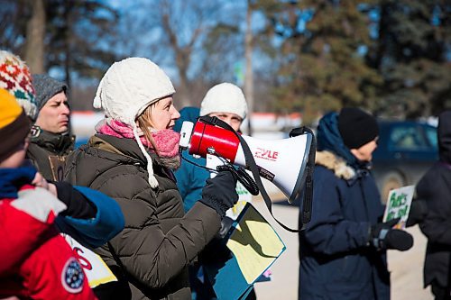 MIKAELA MACKENZIE / WINNIPEG FREE PRESS
Molly McCracken leads a protest opposing the fee-based model that will take effect in the new gardens takes place outside the Assiniboine Park Conservatory  in Winnipeg on Saturday, March 31, 2018. This was the last day the conservatory was open, and many visitors came to say their last goodbyes.
Mikaela MacKenzie / Winnipeg Free Press 31, 2018.