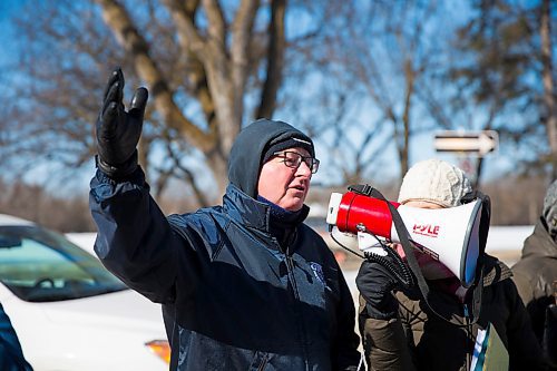 MIKAELA MACKENZIE / WINNIPEG FREE PRESS
Community activist Paul Moist speaks at a protest opposing the fee-based model that will take effect in the new gardens takes place outside the Assiniboine Park Conservatory  in Winnipeg on Saturday, March 31, 2018. This was the last day the conservatory was open, and many visitors came to say their last goodbyes.
Mikaela MacKenzie / Winnipeg Free Press 31, 2018.