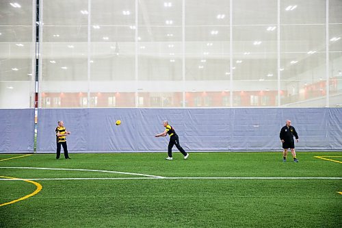 MIKAELA MACKENZIE / WINNIPEG FREE PRESS
The Winnipeg Wasps, an rugby team with members ranging from 40 to 73 years of age, warm up at the Axworthy Health & RecPlex in Winnipeg on Saturday, March 31, 2018. They are preparing for the 2018 Golden Oldies World Rugby Festival in Christchurch, New Zealand at the end of April.
Mikaela MacKenzie / Winnipeg Free Press 31, 2018.