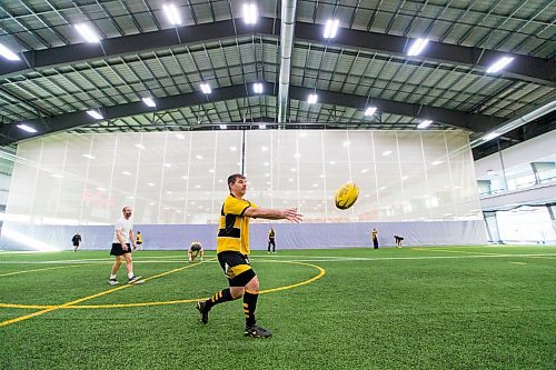 MIKAELA MACKENZIE / WINNIPEG FREE PRESS
The Winnipeg Wasps, an rugby team with members ranging from 40 to 73 years of age, warm up at the Axworthy Health & RecPlex in Winnipeg on Saturday, March 31, 2018. They are preparing for the 2018 Golden Oldies World Rugby Festival in Christchurch, New Zealand at the end of April.
Mikaela MacKenzie / Winnipeg Free Press 31, 2018.