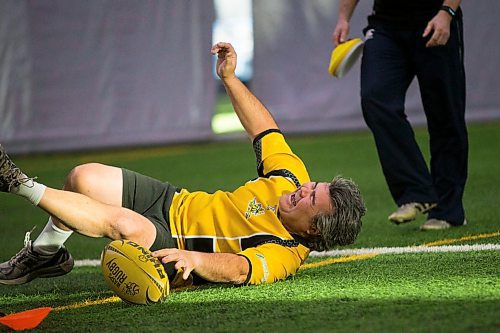 MIKAELA MACKENZIE / WINNIPEG FREE PRESS
Winnipeg Wasp Rick Friesen does a drill during a practice at the Axworthy Health & RecPlex in Winnipeg on Saturday, March 31, 2018. They are preparing for the 2018 Golden Oldies World Rugby Festival in Christchurch, New Zealand at the end of April.
Mikaela MacKenzie / Winnipeg Free Press 31, 2018.