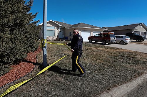 RUTH BONNEVILLE / WINNIPEG FREE PRESS

Home at #6 Parkwood Cove in Steinbach Manitoba where a double homicide was reported to the RCMP on Saturday.

See Carol Sanders story.


April 02,  2018
