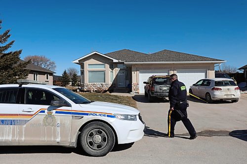 RUTH BONNEVILLE / WINNIPEG FREE PRESS

Home at #6 Parkwood Cove in Steinbach Manitoba where a double homicide was reported to the RCMP on Saturday.

See Carol Sanders story.


April 02,  2018
