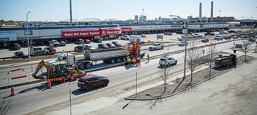 MIKE DEAL / WINNIPEG FREE PRESS
Construction has started on McPhillips Street just north of the CN Rail underpass, narrowing down directions of traffic to one lane each way.
180402 - Monday, April 02, 2018.