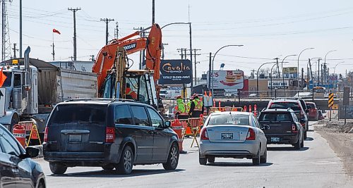 MIKE DEAL / WINNIPEG FREE PRESS
Construction has started on McPhillips Street just north of the CN Rail underpass, narrowing down directions of traffic to one lane each way.
180402 - Monday, April 02, 2018.