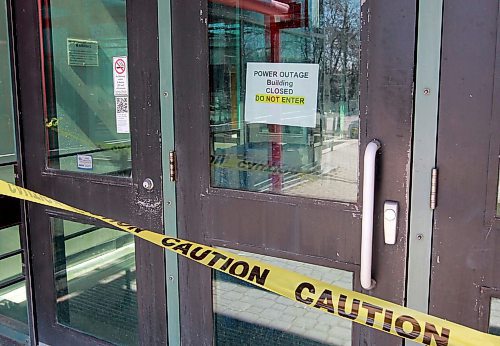 BORIS MINKEVICH / WINNIPEG FREE PRESS
Classes at some of the buildings at U of M were cancelled because of a power outage. Here is a photo at the Wallace Building which is affected. RYAN THORPE STORY April 2, 2018