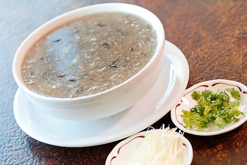 JOHN WOODS / WINNIPEG FREE PRESS
Beef with egg-white and cilantro soup at the Summer Palace Monday, April 2, 2018.