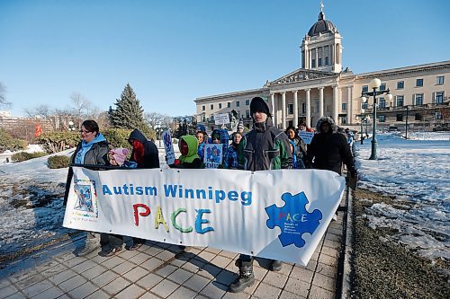 JOHN WOODS / WINNIPEG FREE PRESS
People take part in a walk for World Autism Awareness Day at the Legislature  Monday, April 2, 2018.