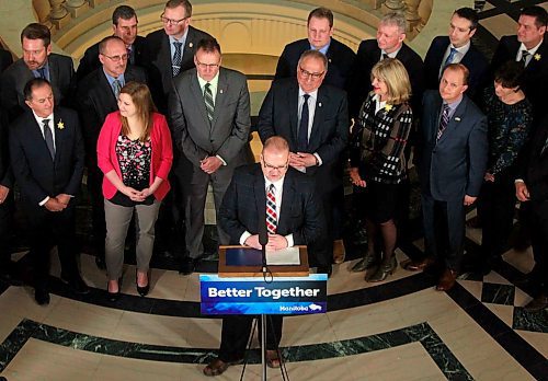 BORIS MINKEVICH / WINNIPEG FREE PRESS
Ambulance fees announcement in the Rotunda of the Legislative Building. Health, Seniors and Active Living Minister Kelvin Goertzen talks at the press conference. April 3, 2018