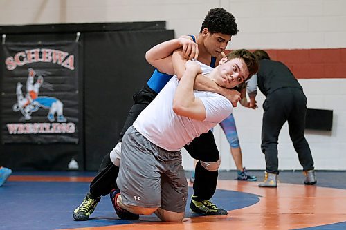 JOHN WOODS / WINNIPEG FREE PRESS
Kyle Steeves (white) and Jacob Harvey wrestle at Schewa Wrestling Tuesday, April 3, 2018. Steeves and some of his teammates are going to the nationals.