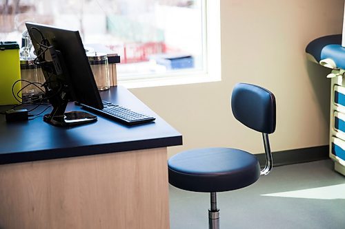 MIKAELA MACKENZIE / WINNIPEG FREE PRESS
The Charleswood Medical Clinic in Winnipeg on Wednesday, April 4, 2018. The clinic has been sitting vacant for the past couple of years, but will now be up and running soon.
Mikaela MacKenzie / Winnipeg Free Press 04, 2018.