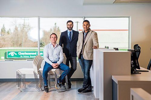 MIKAELA MACKENZIE / WINNIPEG FREE PRESS
Mr. Darren Murphy (left), Dr. Sacha Rehsia, and Dr. Andy Dandekar pose in the newly renovated reception area at the Charleswood Medical Clinic in Winnipeg on Wednesday, April 4, 2018. The clinic has been sitting vacant for the past couple of years, but will now be up and running soon.
Mikaela MacKenzie / Winnipeg Free Press 04, 2018.