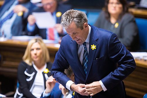 MIKAELA MACKENZIE / WINNIPEG FREE PRESS
Premier Brian Pallister defends his reasons for not paying the luxury tax on his Costa Rican property in the Legislative Chamber in Winnipeg on Wednesday, April 4, 2018.