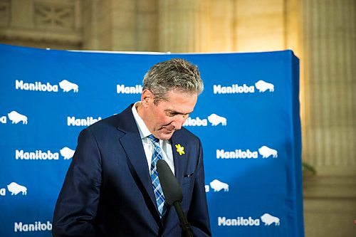 MIKAELA MACKENZIE / WINNIPEG FREE PRESS
Premier Brian Pallister scrums with the media about tax issues with his property in Costa Rica at the Manitoba Legislative Building in Winnipeg on Wednesday, April 4, 2018.