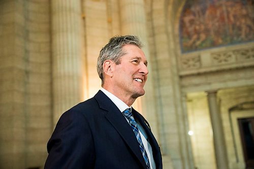 MIKAELA MACKENZIE / WINNIPEG FREE PRESS
Premier Brian Pallister scrums with the media about tax issues with his property in Costa Rica at the Manitoba Legislative Building in Winnipeg on Wednesday, April 4, 2018.