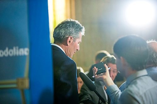 MIKAELA MACKENZIE / WINNIPEG FREE PRESS
Premier Brian Pallister scrums with the media about tax issues with his property in Costa Rica at the Manitoba Legislative Building in Winnipeg on Wednesday, April 4, 2018.