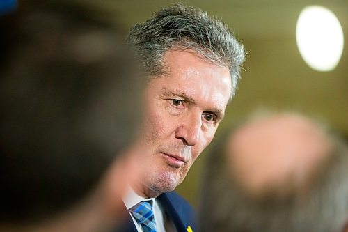 MIKAELA MACKENZIE / WINNIPEG FREE PRESS
Premier Brian Pallister scrums with the media about tax issues with his property in Costa Rica at the Manitoba Legislative Building in Winnipeg on Wednesday, April 4, 2018.