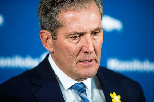 MIKAELA MACKENZIE / WINNIPEG FREE PRESS
Premier Brian Pallister scrums with the media about tax issues with his property in Costa Rica at the Manitoba Legislative Building in Winnipeg on Wednesday, April 4, 2018.